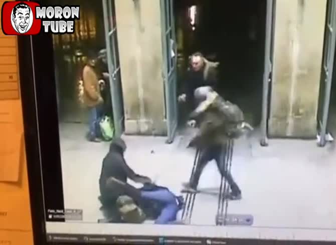Video :At the Gare du Nord (Paris), a multi-recidivist immigrant with several OQTFs abuses six individuals